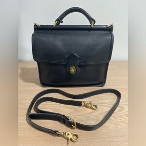 Vintage Coach satchel. Beautiful and elegant piece!!!! 10in./W by 9.5 in./H